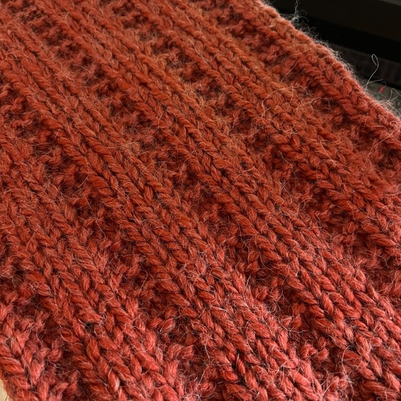 Extra-long, hand-knit scarf in alpaca-acrylic blend - Picture 12 of 15